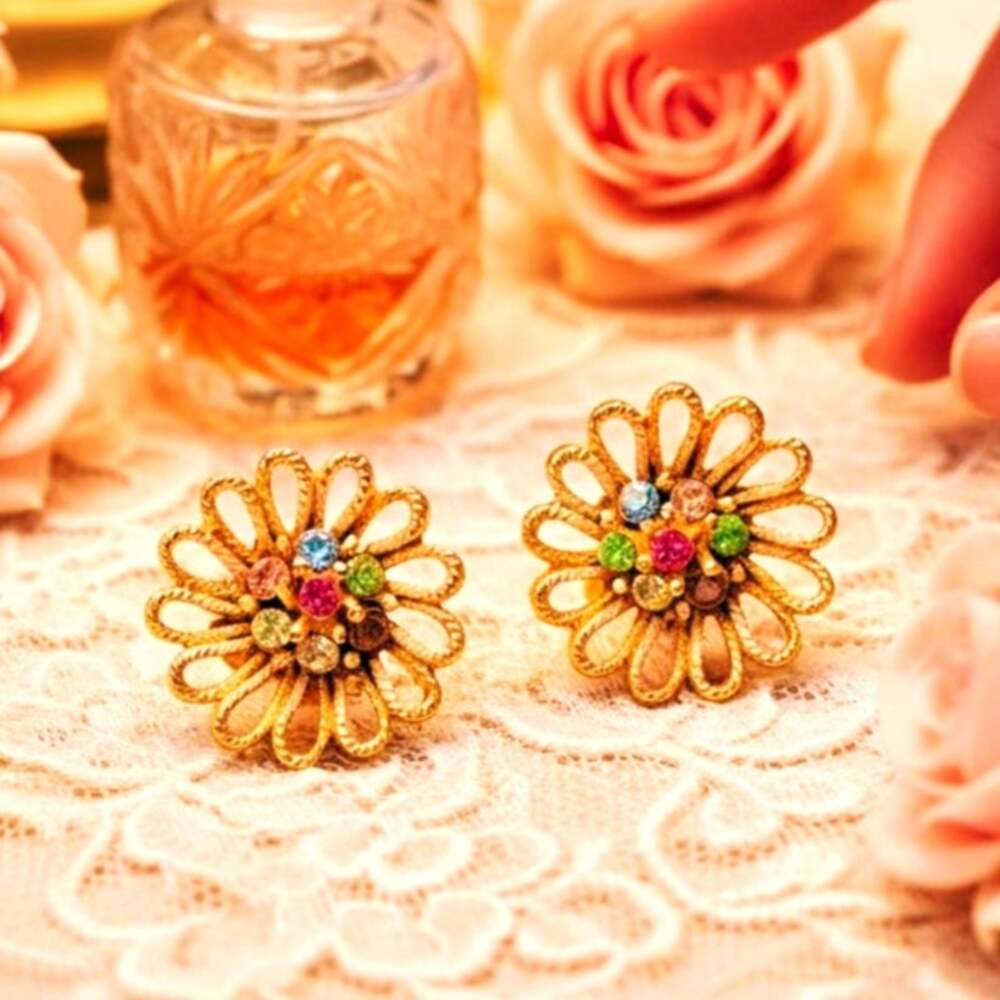 Vintage 1940s Gold Filigree Flower Clip Earrings | Rhinestone Floral